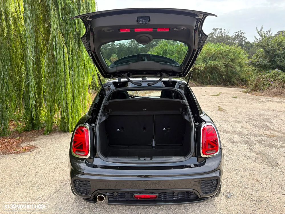 MINI 5 Portas Cooper D Aut. - 18