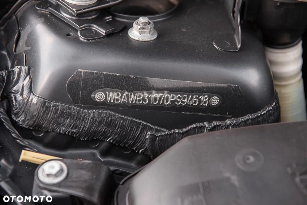 BMW Seria 3 325i - 30