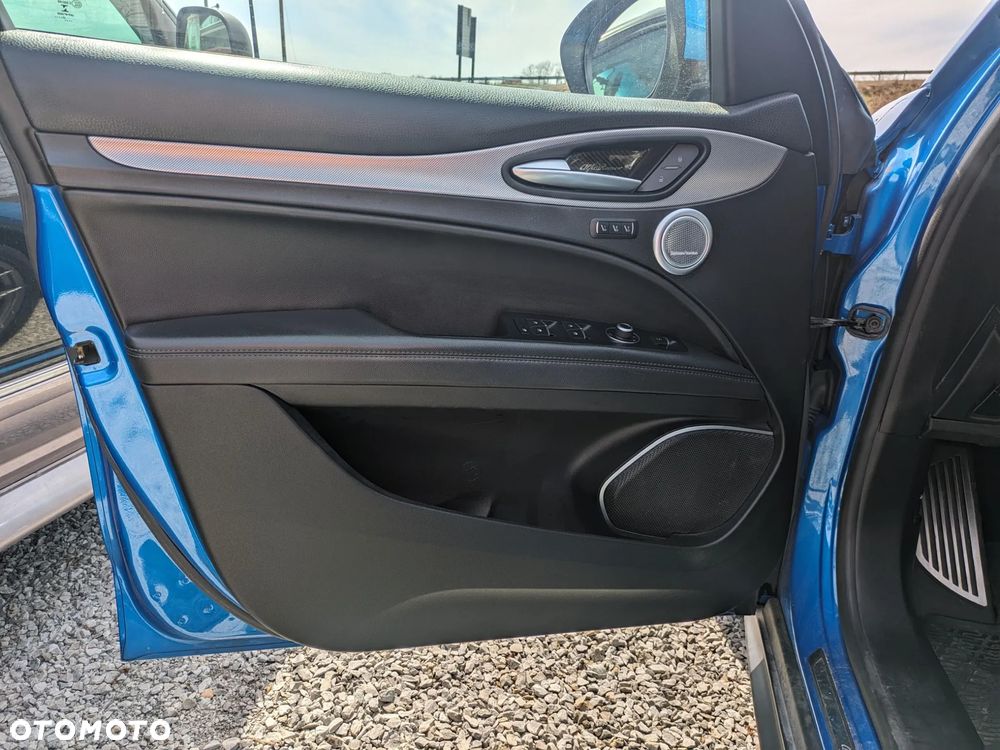 Alfa Romeo Stelvio 2.0 Turbo 16V AT8-Q4 Ti - 11