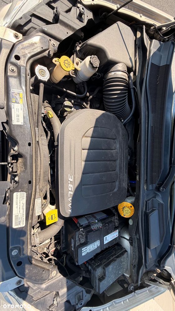Chrysler Town & Country 3.6 Limited - 21