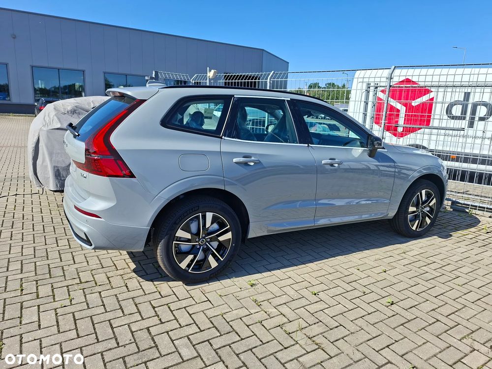 Volvo XC 60 B5 B AWD Plus Dark - 2