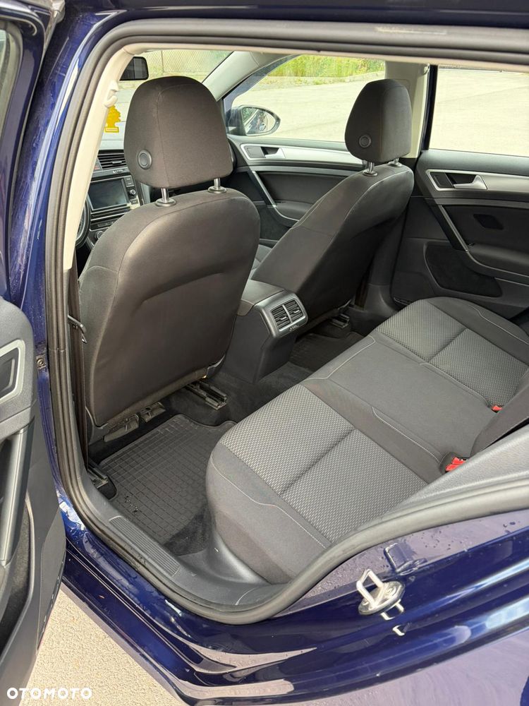 Volkswagen Golf - 10