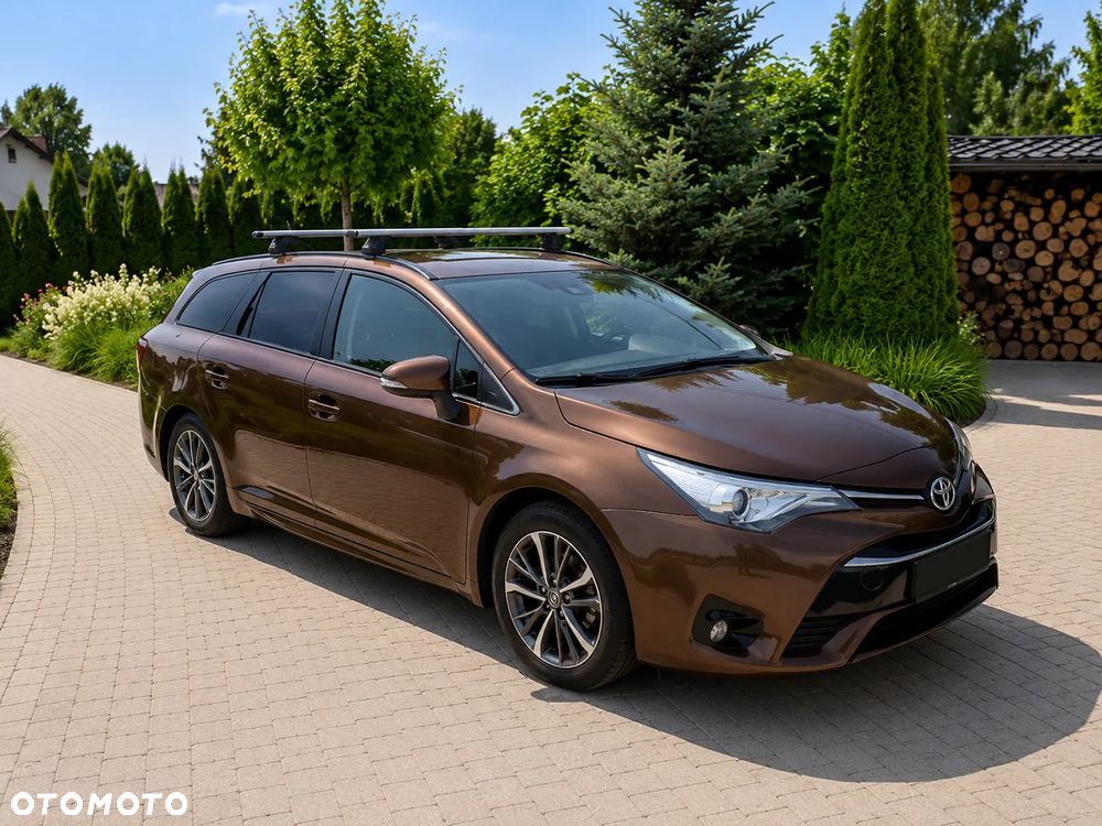 Toyota Avensis 1.8 Prestige - 1