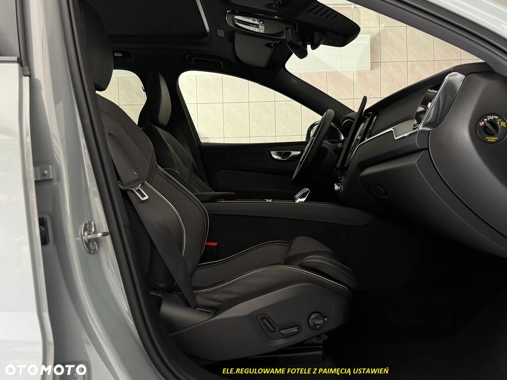 Volvo XC 60 B5 B AWD Plus Dark - 11