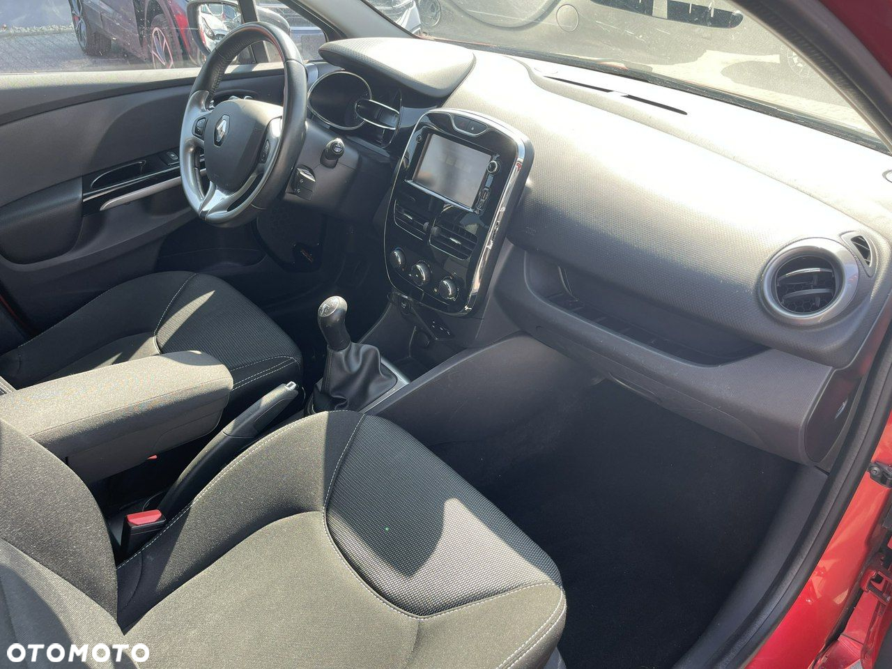 Renault Clio 1.2 16V 75 Life - 8