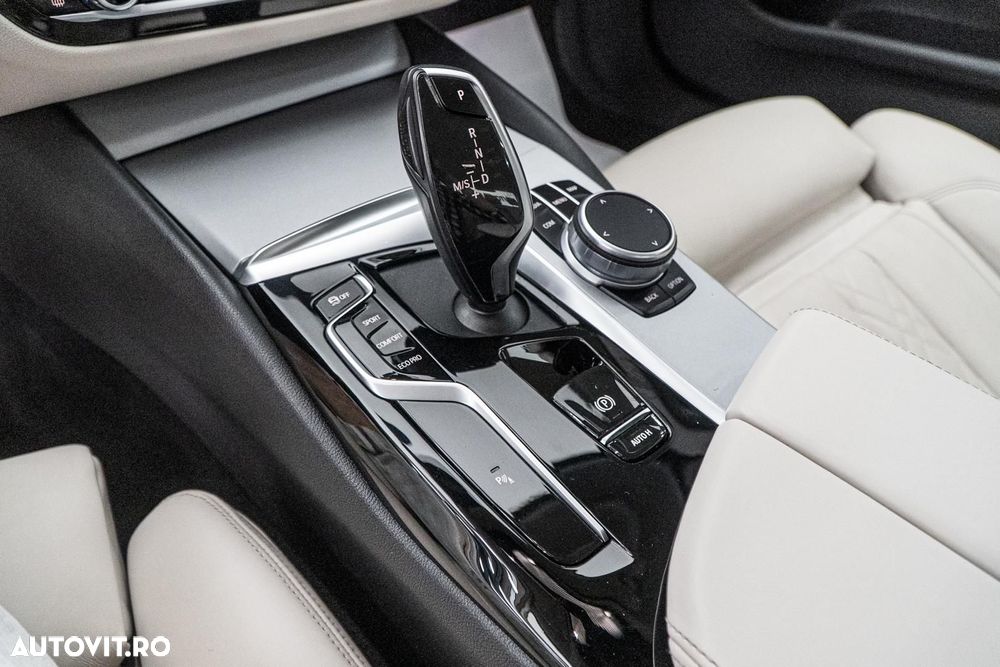 BMW Seria 5 520i Aut. Luxury Line - 25