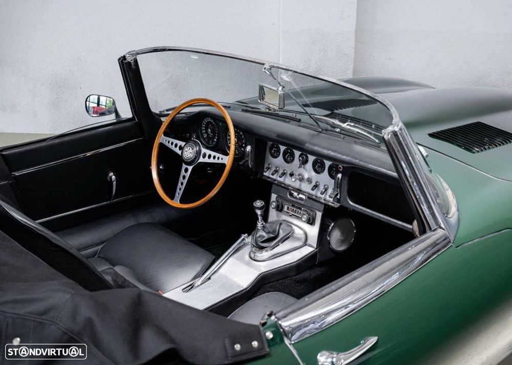 Jaguar E-Type - 17