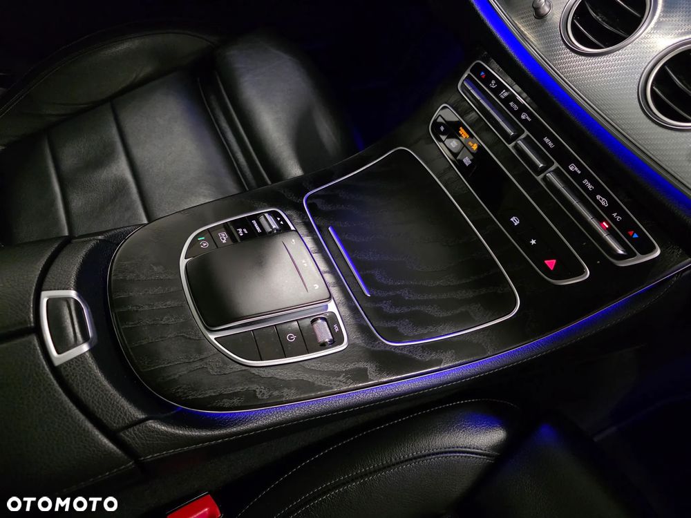 Mercedes-Benz Klasa E 220 d 9G-TRONIC AMG Line - 22