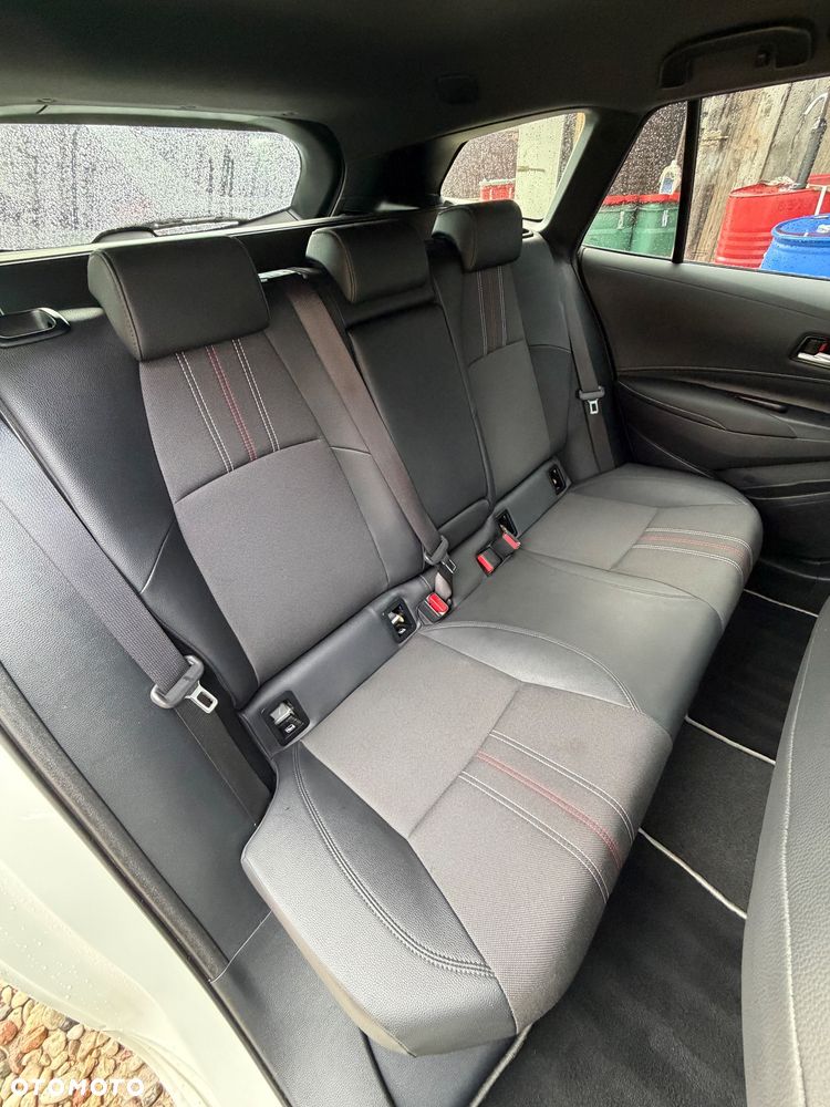 Toyota Corolla 2.0 Hybrid GR Sport - 32