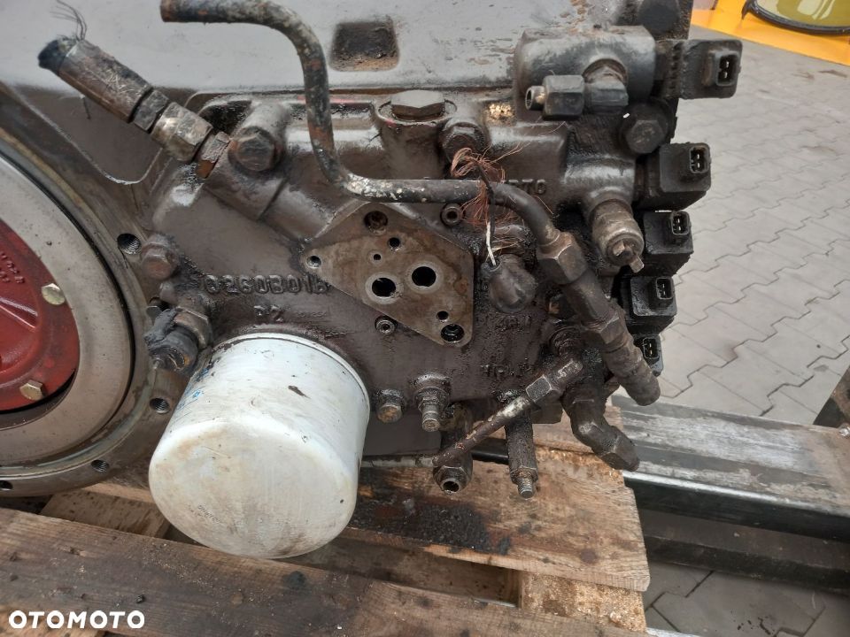 Elementy hydrauliczne zawór rozdzielacz Massey Ferguson 6170