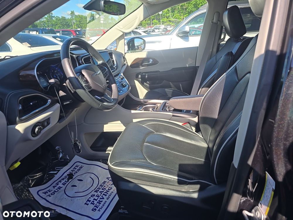 Chrysler Pacifica - 9