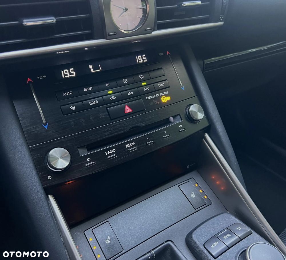 Lexus IS 200t F Sport - 26