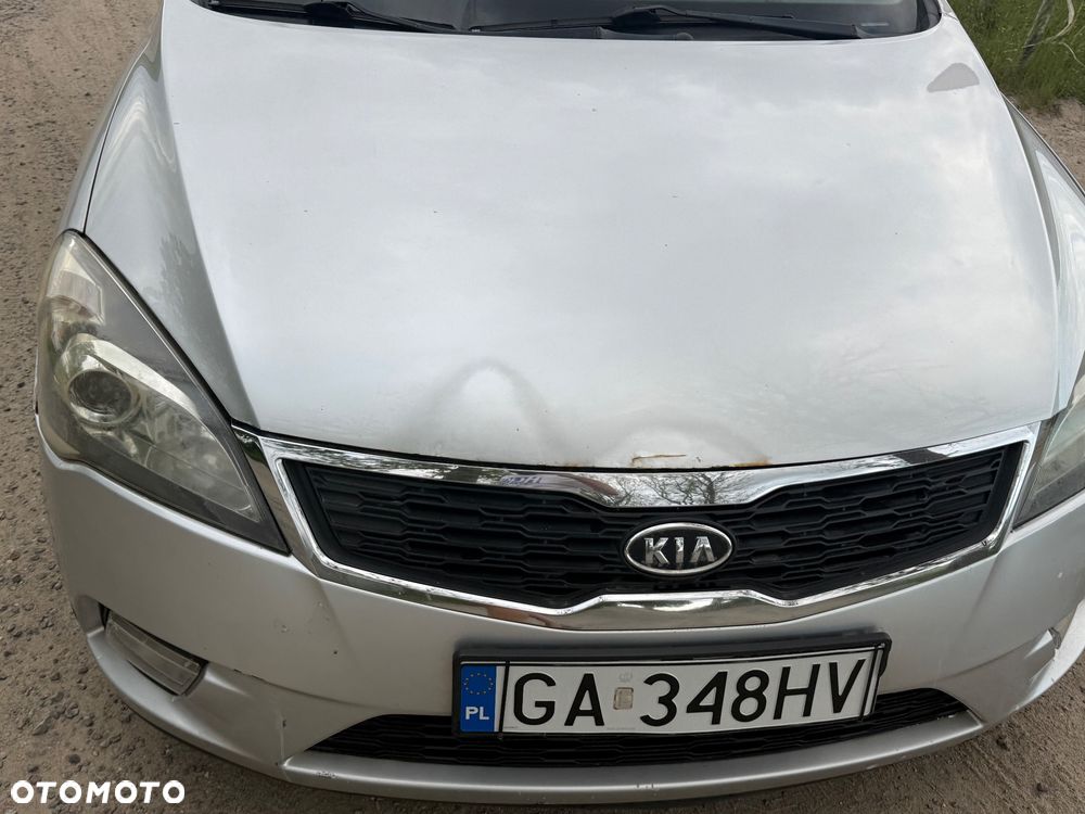 Kia Ceed 1.4 L - 12
