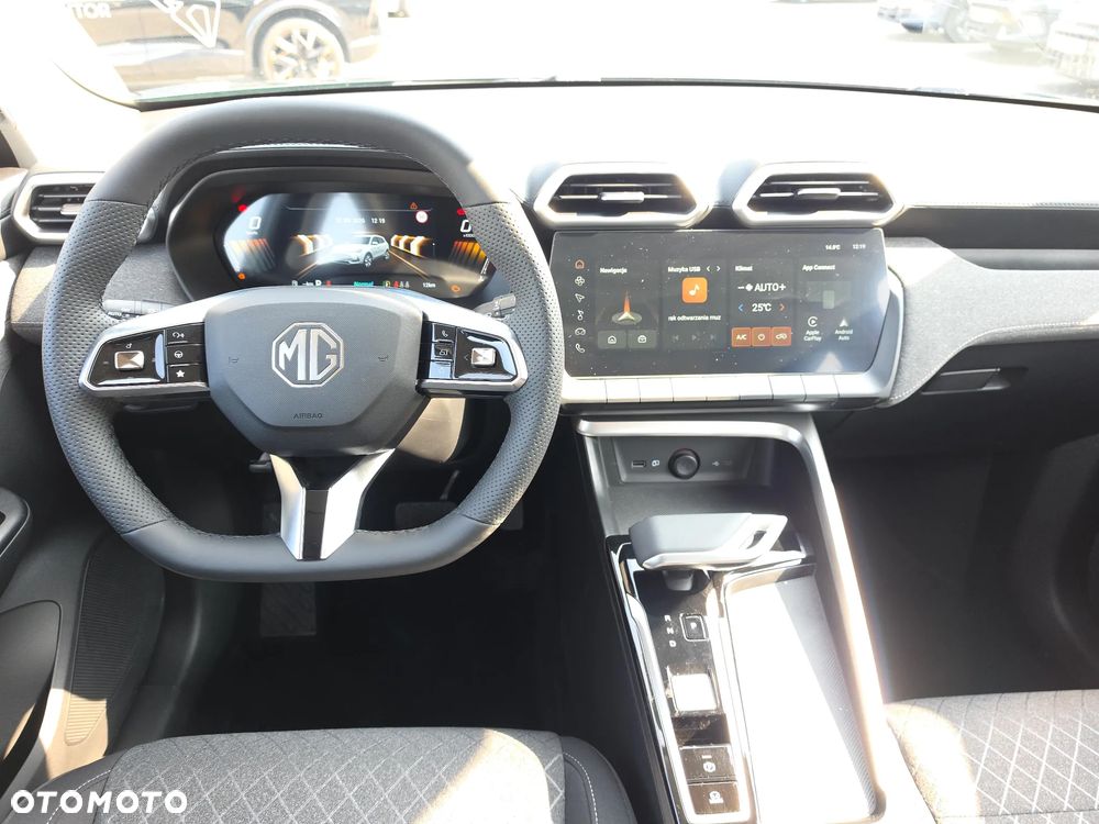 MG ZS Hybrid+ - 14