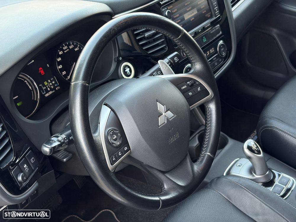 Mitsubishi Outlander 2.0 4WD - 26