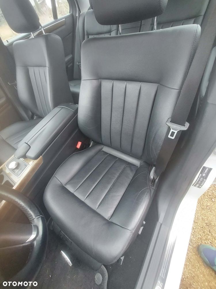 Mercedes-Benz Klasa E 300 BlueTEC 7G-TRONIC Elegance - 7