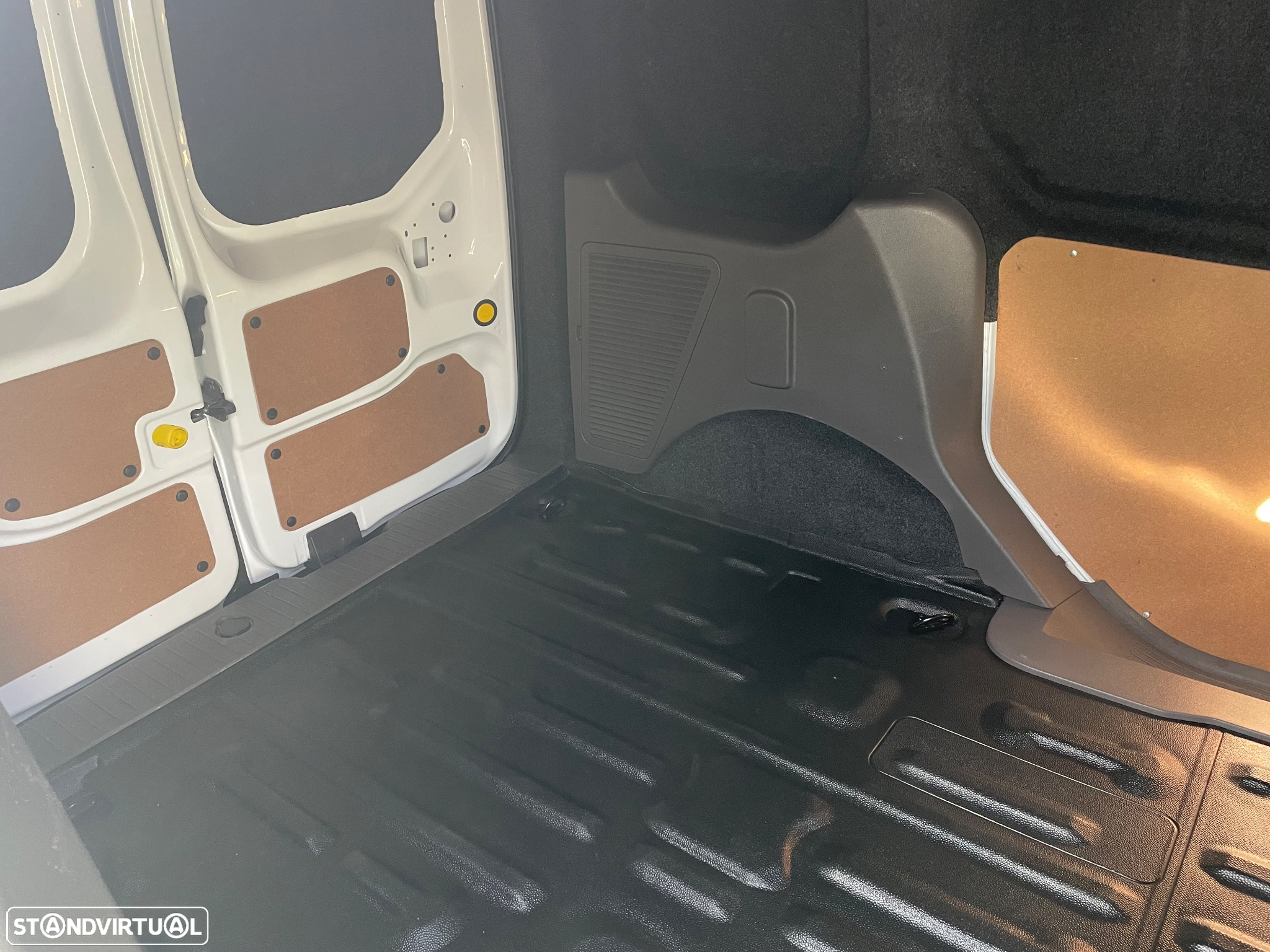 Ford Transit Connect 3 lugares 100 CV - 14