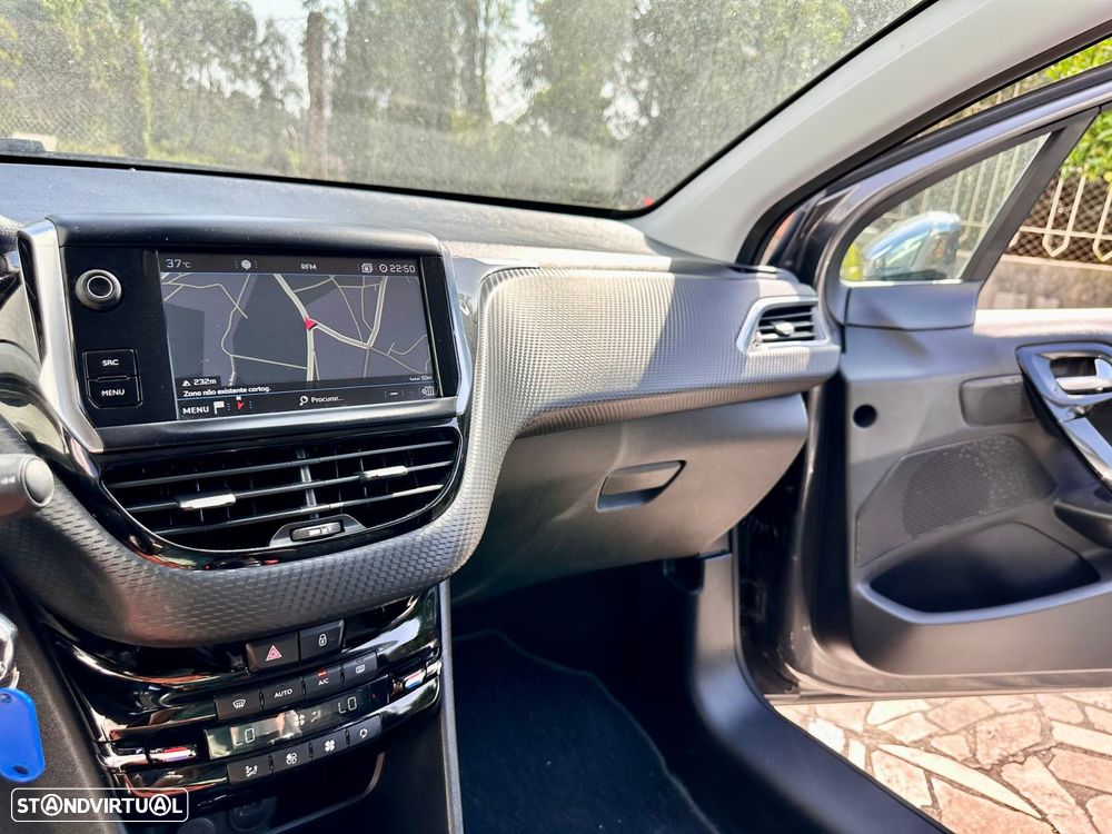 Peugeot 2008 1.2 PureTech Signature - 17