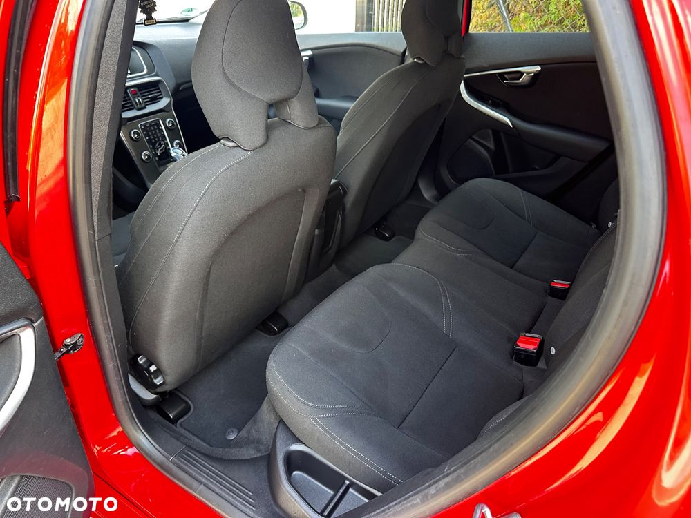 Volvo V40 D2 Momentum - 22