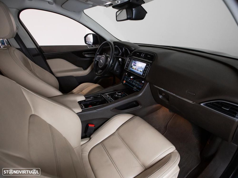 Jaguar F-Pace - 11
