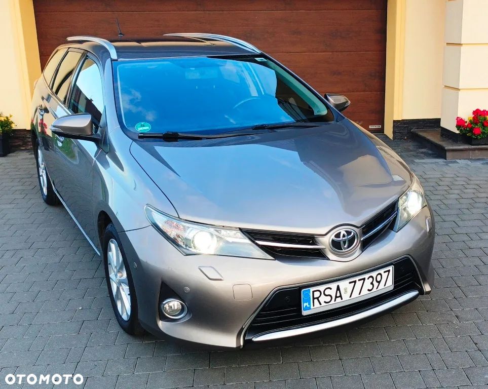 Toyota Auris 2.0 D-4D Life Plus - 1