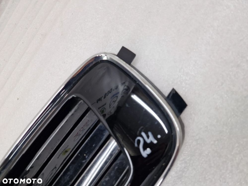 AUDI A6 C7 LIFT 14- LEWA KRATKA BOCZNA Z CHROMEM ZDERZAKA PRZEDNIEGO PRZÓD , NR 4G0807681AD , NR AUKCJI F/24 - 7