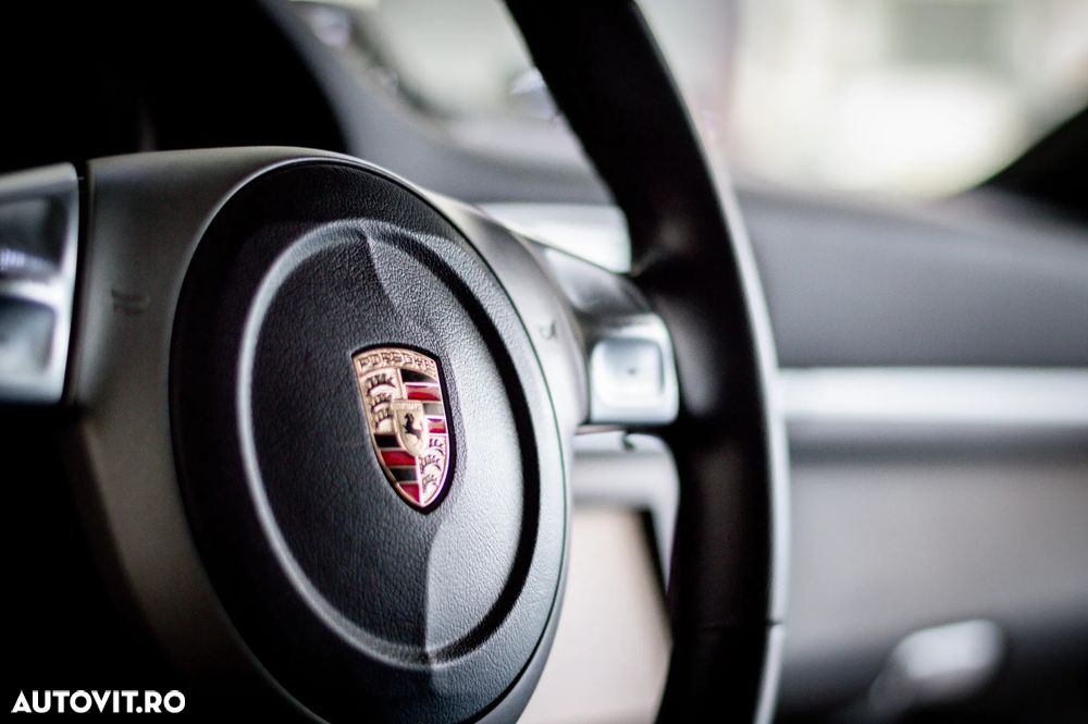 Porsche 911 Carrera S Tiptronic - 25