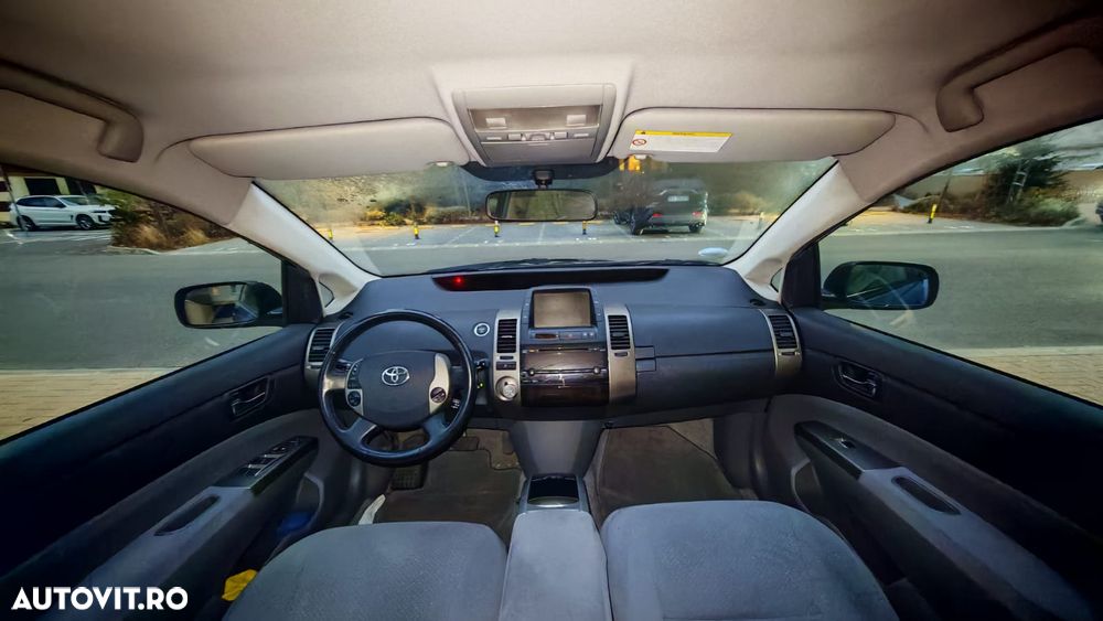 Toyota Prius (Hybrid) - 11