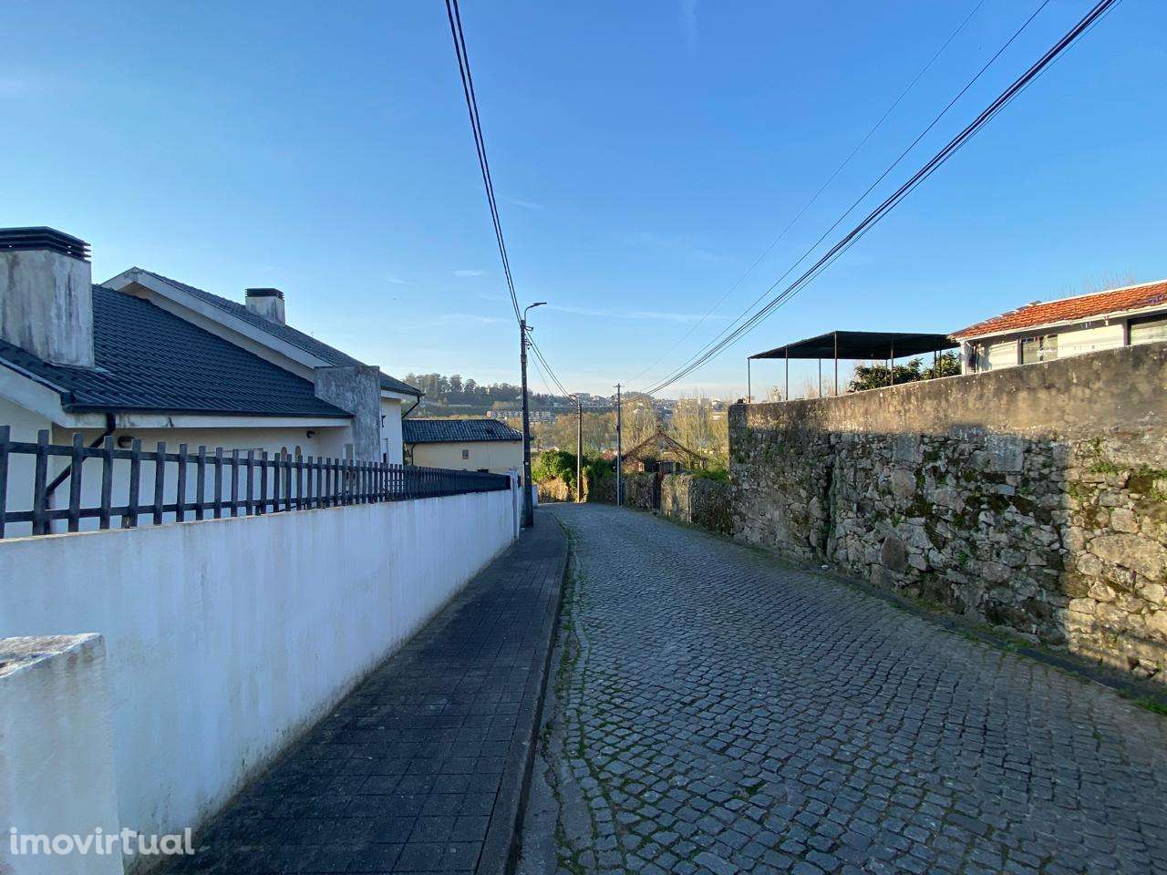 Moradia T2, 1 WC, com 55 m² e 300 m² de terreno, Oliveira do Douro - Grande imagem: 4/15