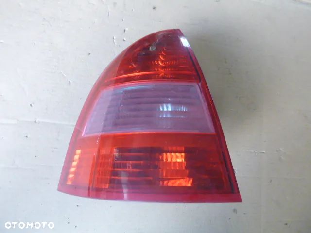 LAMPA LEWY TYŁ LEWA TYLNA W BŁOTNIK CITROEN C5 I LIFT SEDAN 04-08 - 2