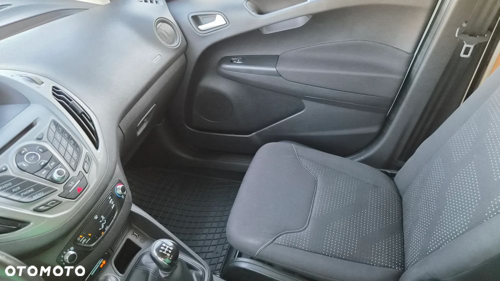 Ford Transit Courier - 13