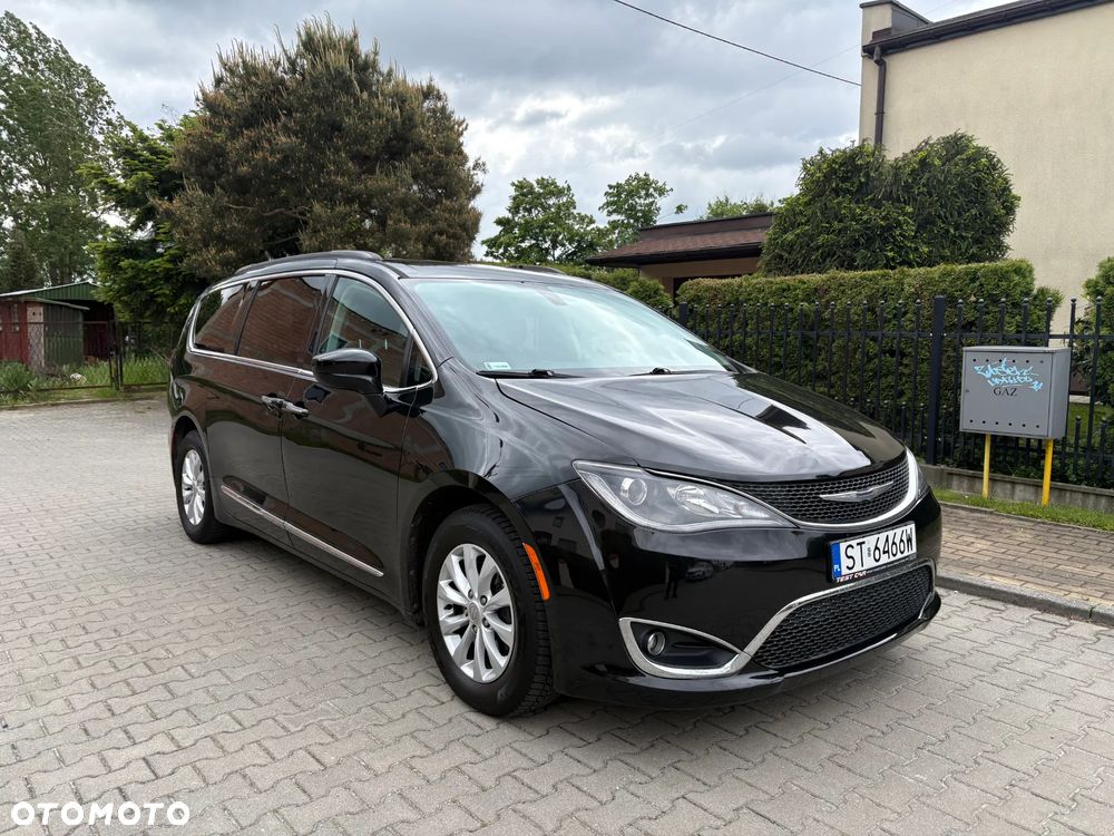 Chrysler Pacifica - 3