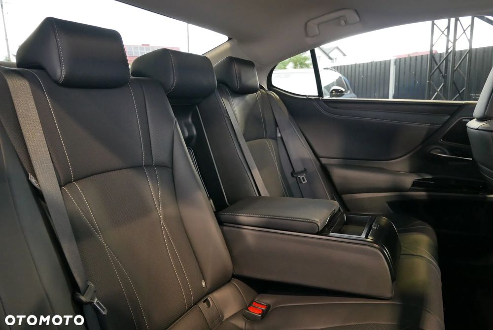 Lexus ES 300h Prestige - 15