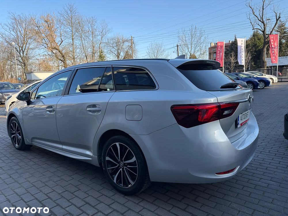 Toyota Avensis 2.0 D-4D Premium - 3