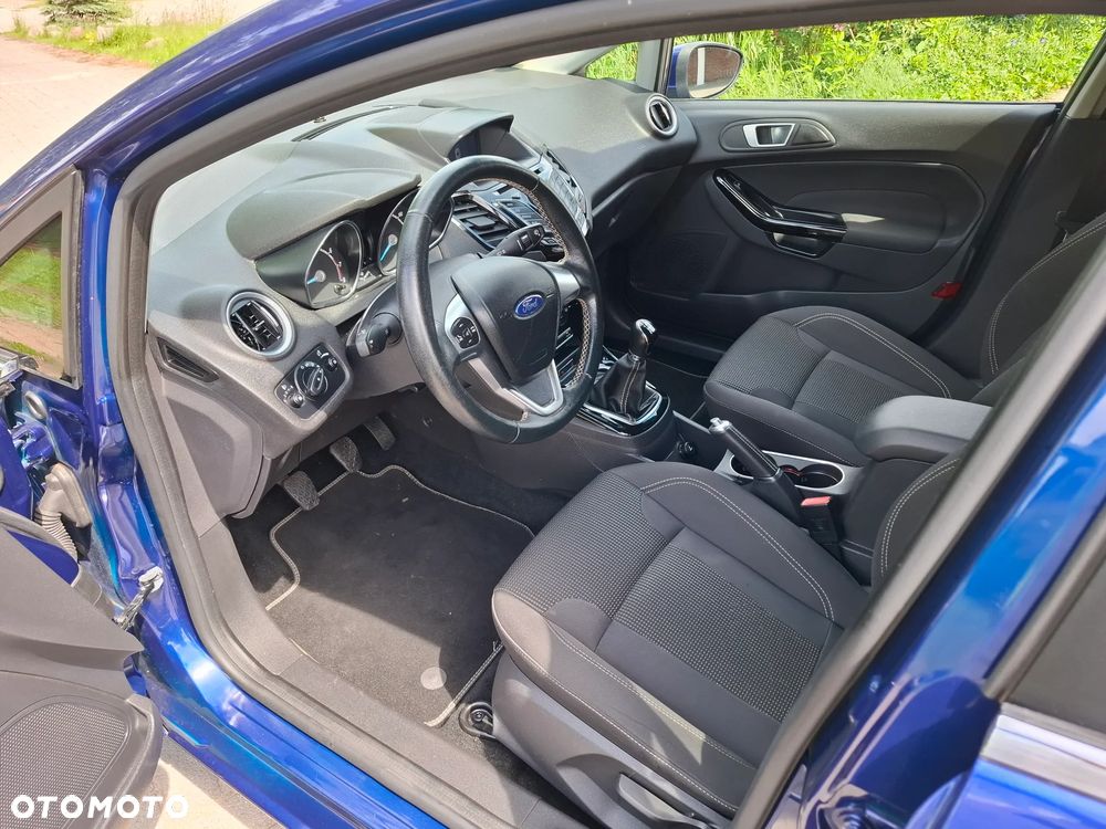 Ford Fiesta - 25