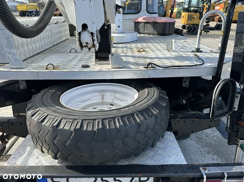 Land Rover Defender - 11