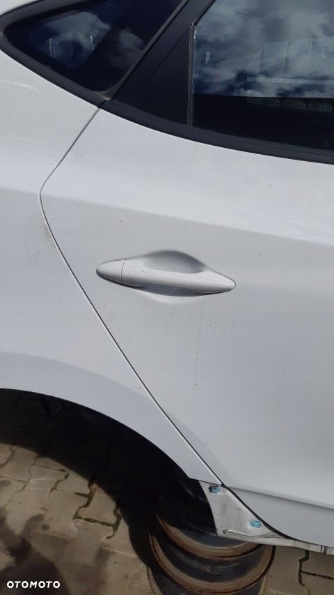 Hyundai IX35 Drzwi tył Lewy PKW białe - 2