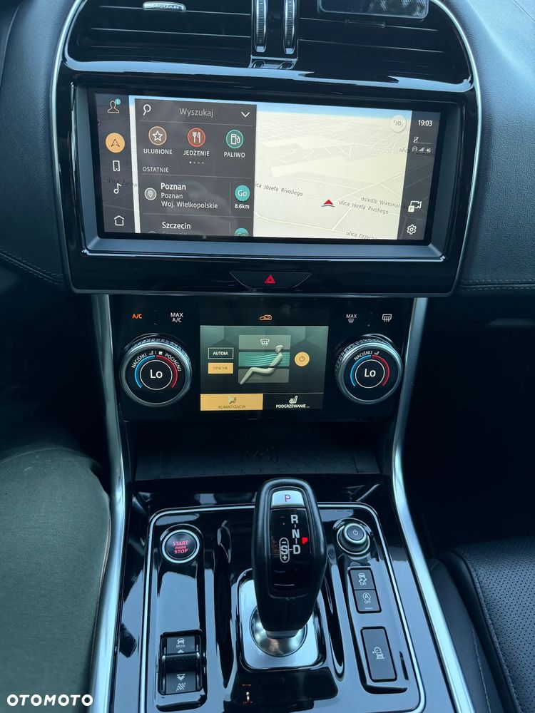 Jaguar XE 2.0 D200 mHEV AWD R-Dynamic S - 36
