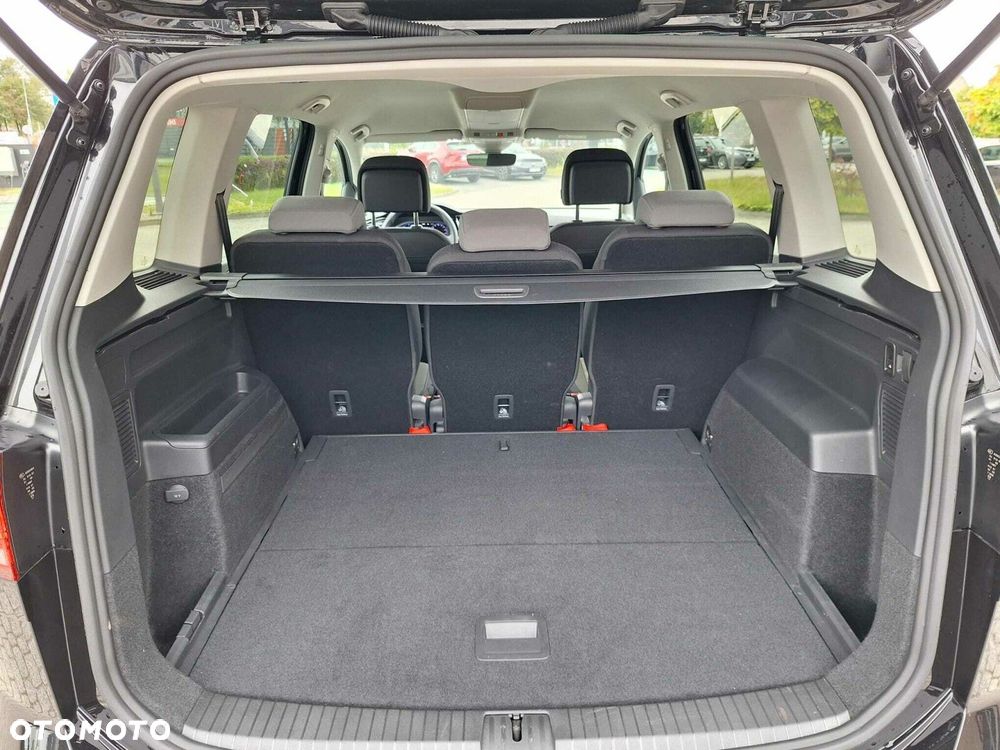 Volkswagen Touran - 28