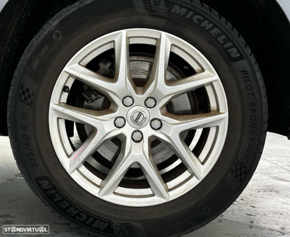 Volvo XC 60 2.0 T8 PHEV Momentum Plus AWD - 24