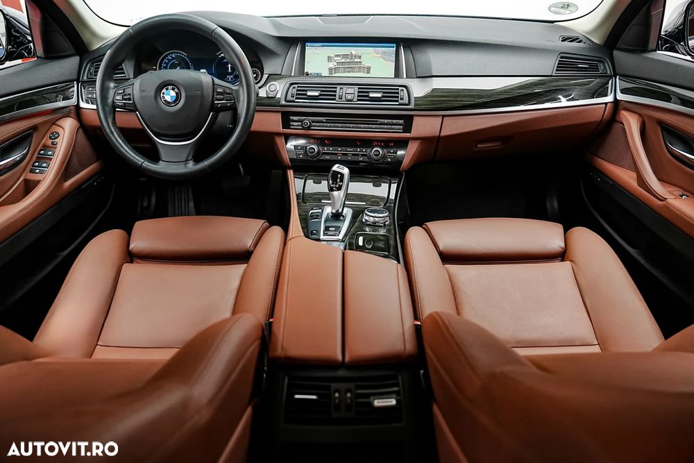BMW Seria 5 520d Aut. Luxury Line - 2