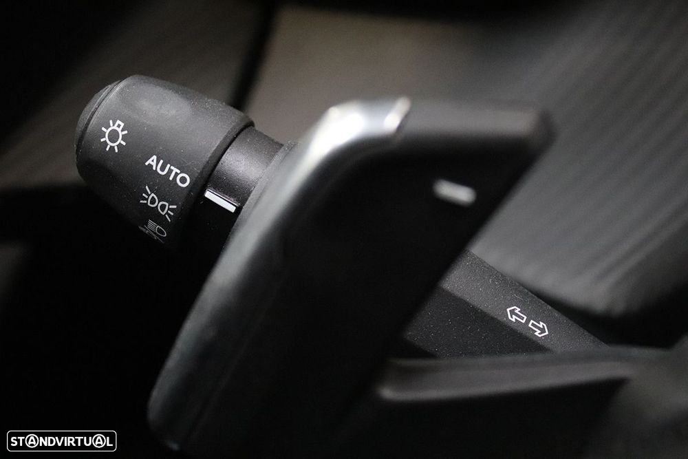 Peugeot 2008 1.2 PureTech Allure Pack EAT8 - 18