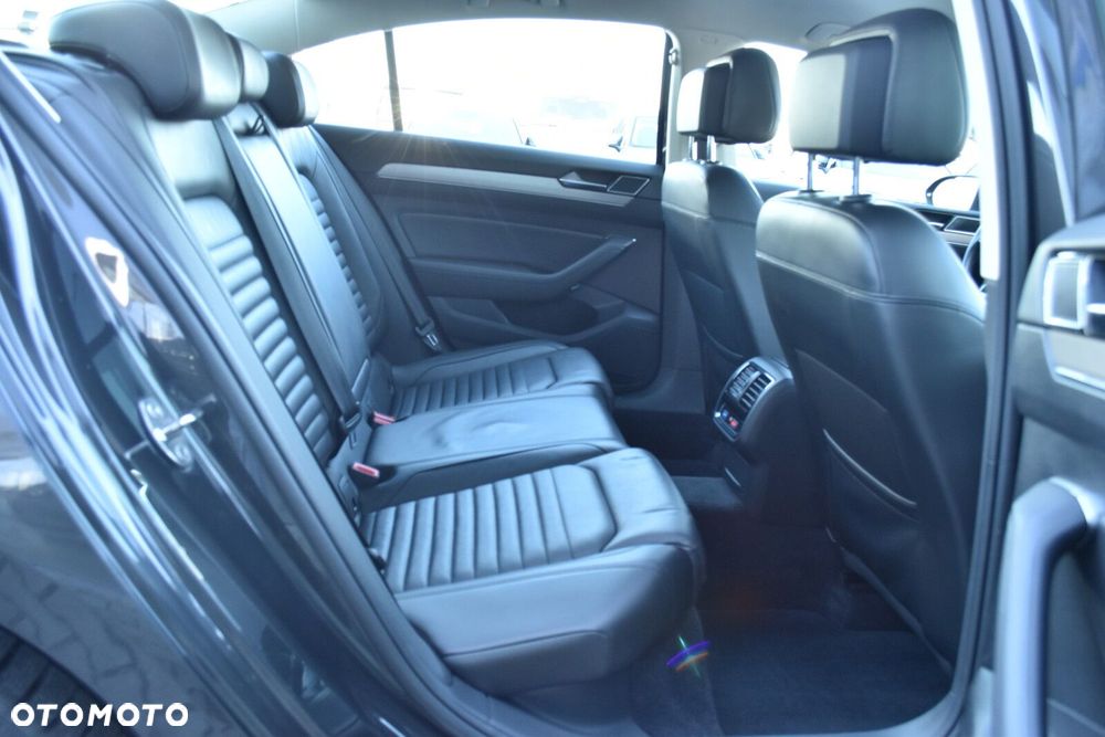 Volkswagen Passat - 35