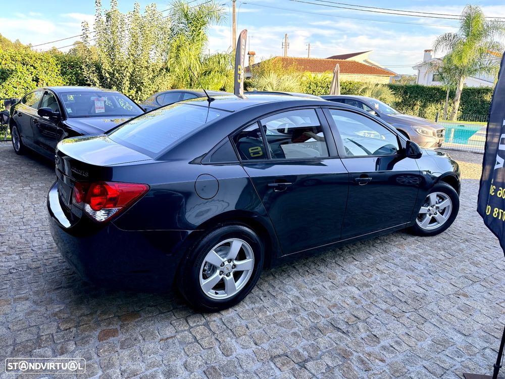 Chevrolet Cruze 1.6 LS - 21