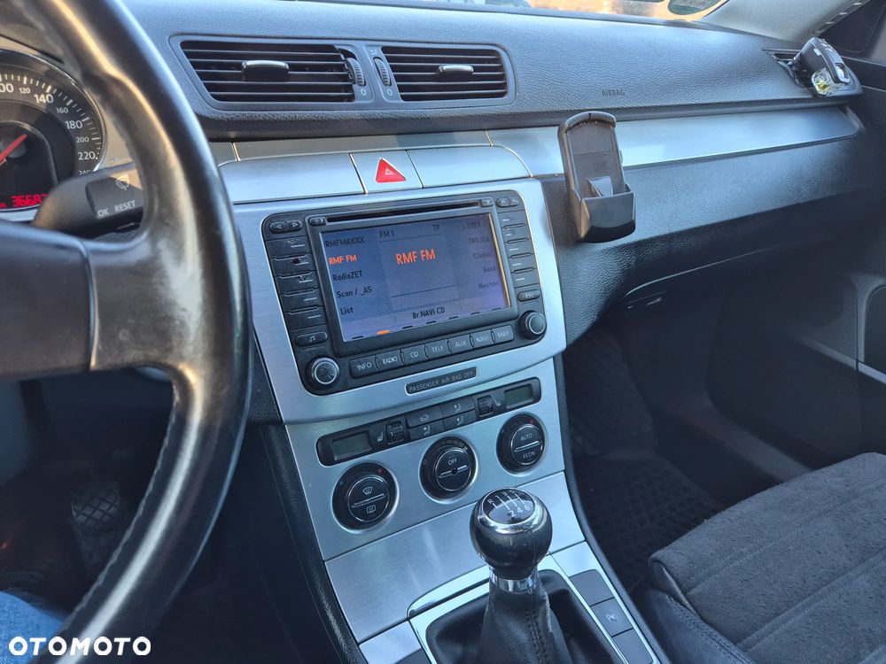 Volkswagen Passat 2.0 TDI DPF Highline - 34