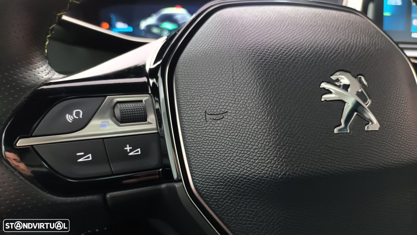 Peugeot e-208 GT - 38