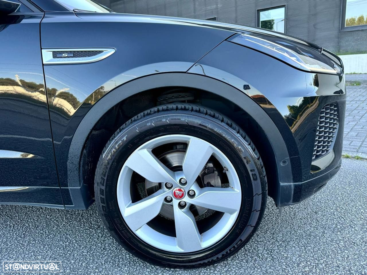 Jaguar E-Pace 2.0 i4D R-Dynamic - 13