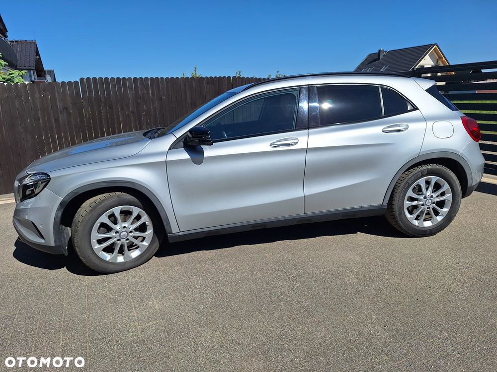 Mercedes-Benz GLA 200 d - 4