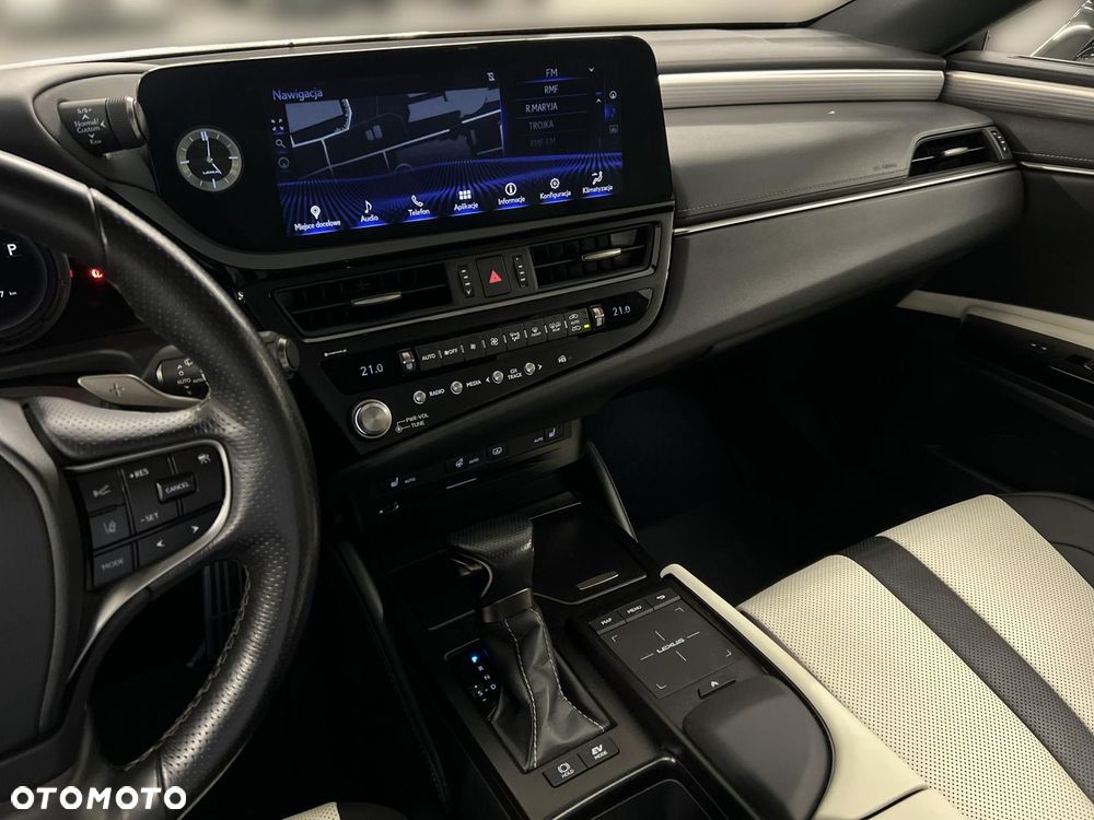 Lexus ES 300h F Sport Edition - 27