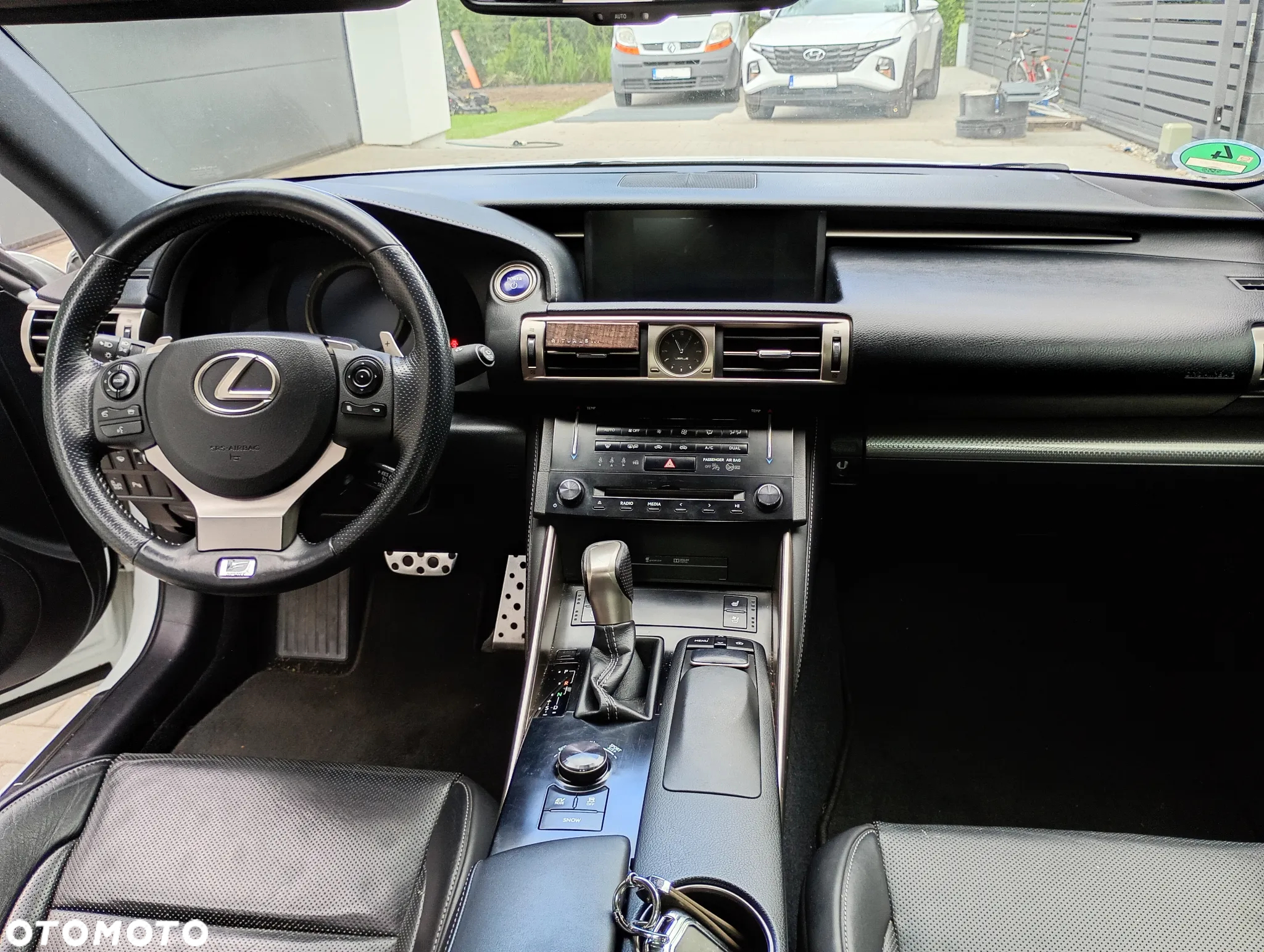 Lexus IS 300h F Sport - 25